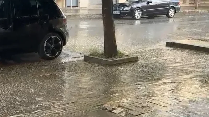 Moti i keq p&euml;rfshin jugun e vendit, er&euml; e fort&euml; dhe reshje shiu