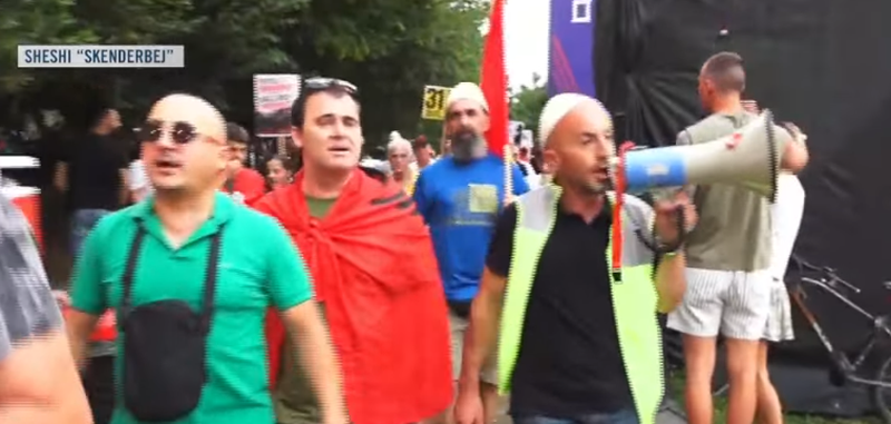 P&euml;rshkall&euml;zohet protesta? Arben Kola: Shqiptar&euml;t t&euml;