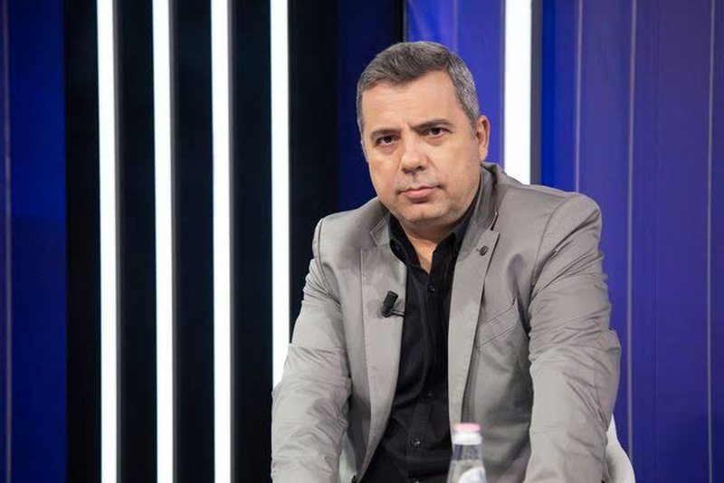'Na kan&euml; kapur shtetin', Abilekaj: Revolta qytetare