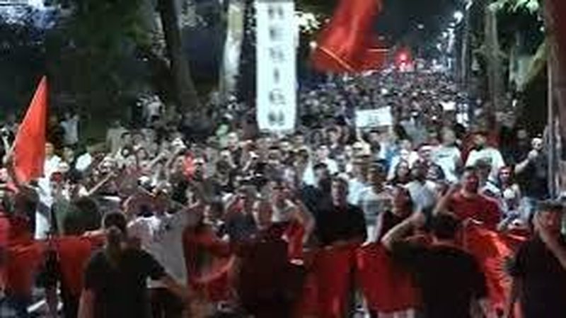 &ldquo;Shqip&euml;ria k&euml;rkon revolucion&rdquo;/ Mbyllet protesta e