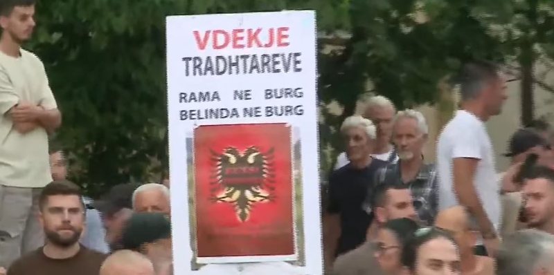 Dita e 33-t&euml; e protest&euml;s! Qytetar&euml;t nisin marshimin drejt