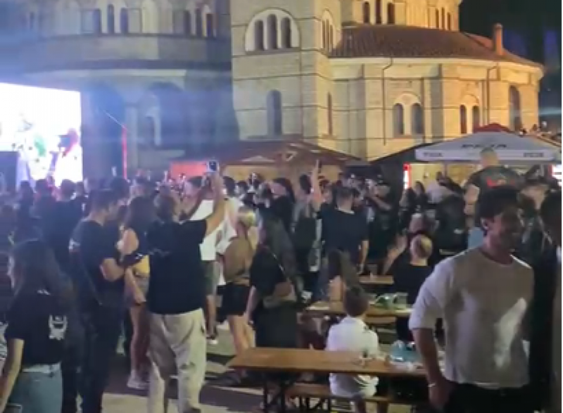VIDEO/ Festivali n&euml; Kor&ccedil;&euml; kthehet n&euml; thirrje kund&euml;r