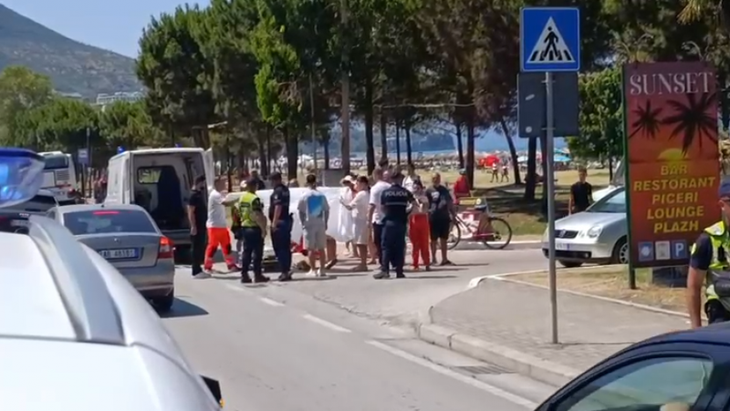 E r&euml;nd&euml; n&euml; Vlor&euml;/ E moshuara bie nga autobusi, d&euml;rgohet