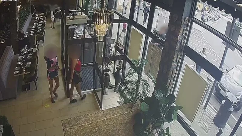 VIDEO/ Familja me 9 an&euml;tar&euml; arratiset me vrap nga restoranti me