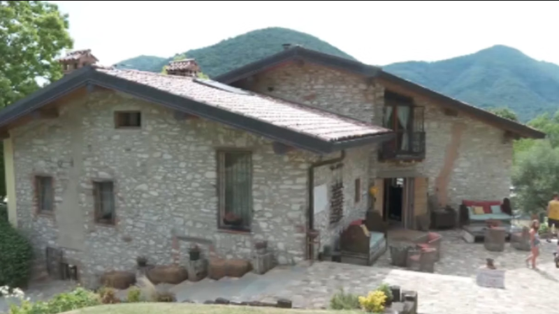 Hajdut&euml;t e maskuar rrahin baban&euml; brutalisht p&euml;r ta grabitur,