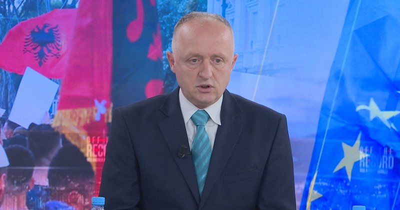 &ldquo;Ikja nga pushteti nuk &euml;sht&euml; tragjedi"/ Gazetari thirrje