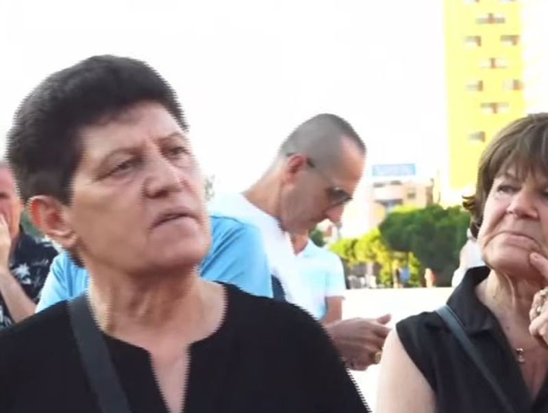 &ldquo;Protestojm&euml; p&euml;r vjedhjet e pensioneve, p&euml;r munges&euml;n e