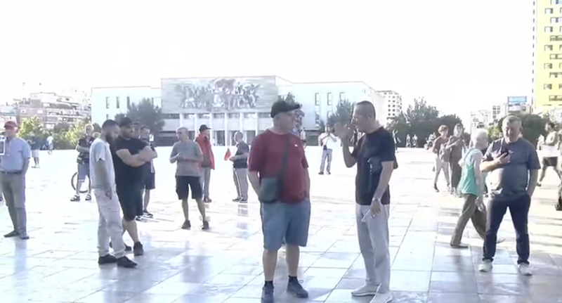 Dita e 41-t&euml; e protest&euml;s/ Nis grumbullimi n&euml; sheshin