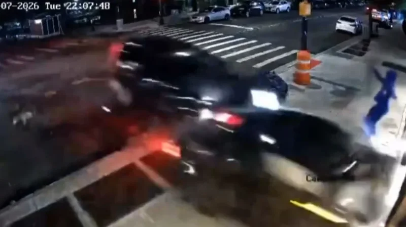 VIDEO/ Aksidenti i friksh&euml;m, dy automjete me shpejt&euml;si