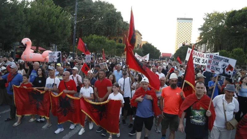 42 dit&euml; tubim p&euml;rpara Kryeministris&euml;, nis grumbullimi i