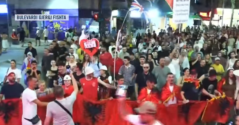 &lsquo;Nes&euml;r m&euml; shum&euml;&rsquo;/ Mbyllet protesta e 44 radhazi