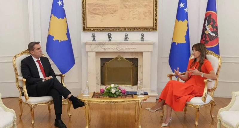 Kosov&euml;/ Albulena Haxhiu dekreton Kryeprokurorin e ri t&euml; Shtetit pasi