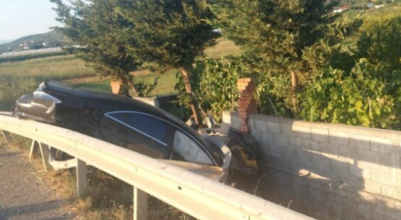 Aksident tragjik n&euml; C&euml;rrik/ Dy automjete p&euml;rplasen