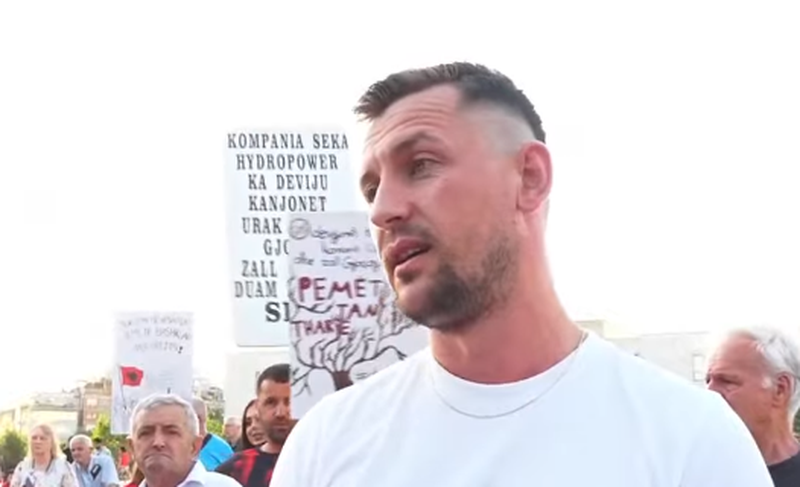U sulmua nga Bra&ccedil;e me gjuh&euml; fyese, flet shqiptari i diaspor&euml;s