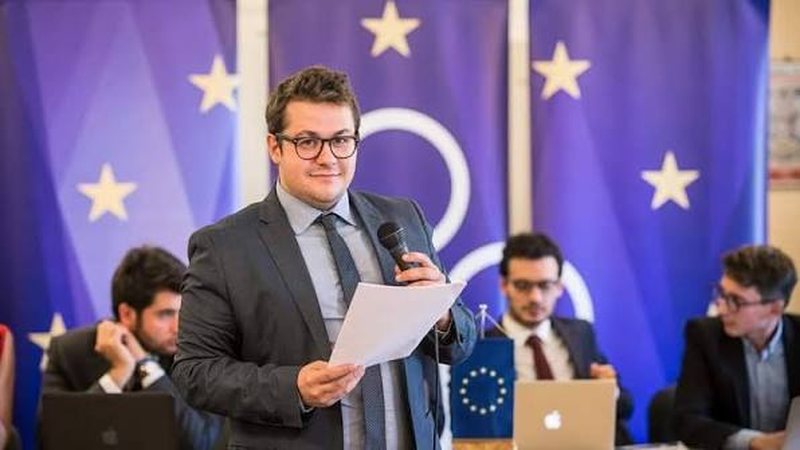 "KE po mbron nj&euml; narko-diktatur&euml;"/ Presidenti i EDS nga