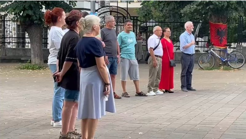 'Rama t&euml; jap&euml; dor&euml;heqjen'/ Protesta kund&euml;r