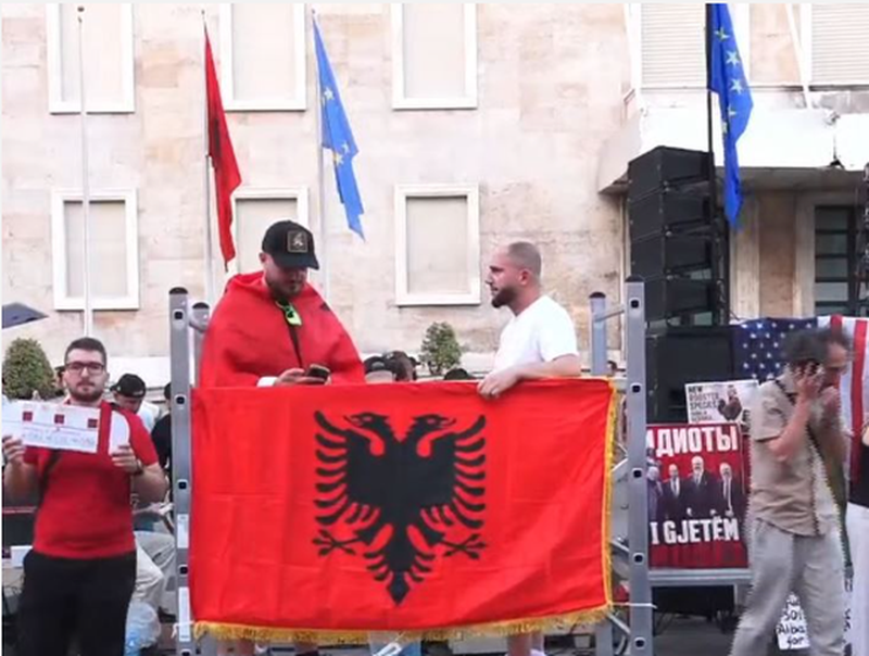 Dita e 48-t&euml; e protest&euml;s/ Aktivisti: Duam qeveri tranzitore q&euml; do