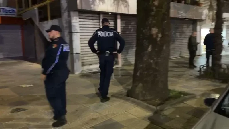 E r&euml;nd&euml; n&euml; Kor&ccedil;&euml;/ Njerku plagos me thik&euml; n&euml;