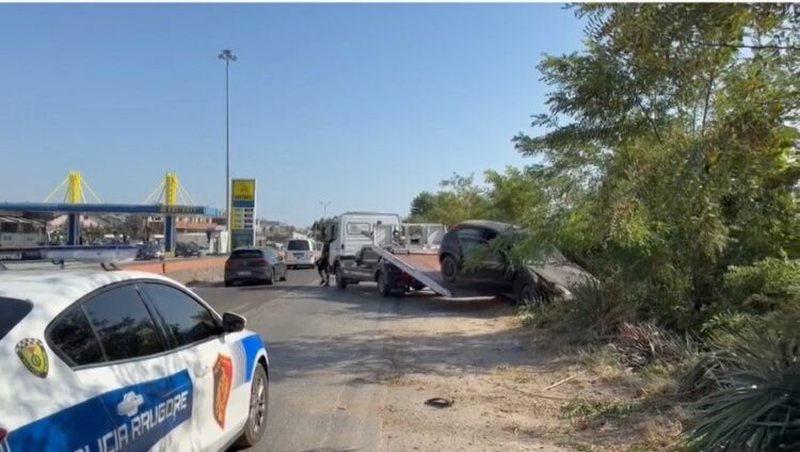 Makina bie n&euml; kanal n&euml; Lagjen 16 n&euml; Durr&euml;s, banor&euml;t: