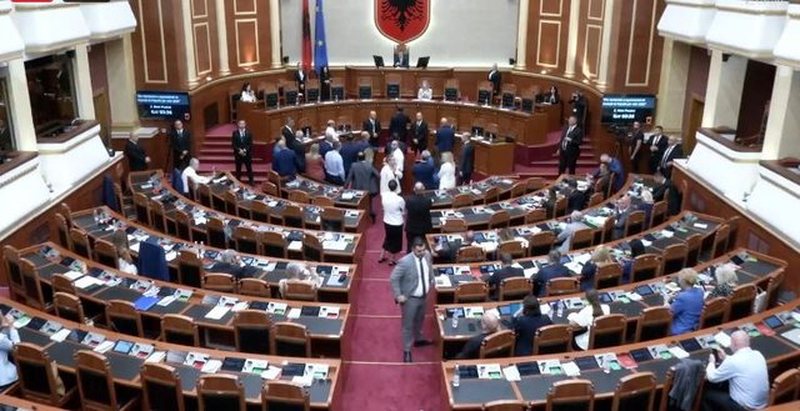 P&euml;rplasje mes Bardhit dhe Peleshit n&euml; Kuvend: Ky precedent nuk i vlen