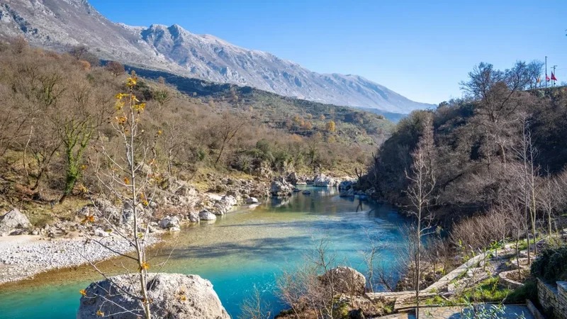 Rrezikonte mbytjen n&euml; lumin Vjosa n&euml; K&euml;lcyr&euml;, banori
