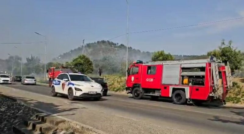 Zjarr pran&euml; banesave n&euml; unaz&euml;n jugore t&euml; Elbasanit/