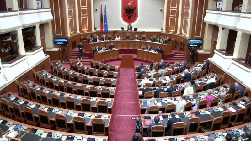 PS &lsquo;porosi&rsquo; deputet&euml;ve socialist&euml; p&euml;r t&euml; mos u