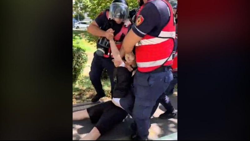 Policia e Edi Ram&euml;s arreston dhunsh&euml;m Edison Lik&euml;n, nj&euml; nga