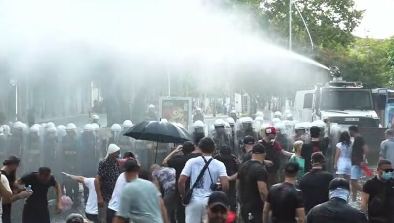 PD d&euml;non bilancin alarmant t&euml; dhun&euml;s kund&euml;r protestuesve dhe