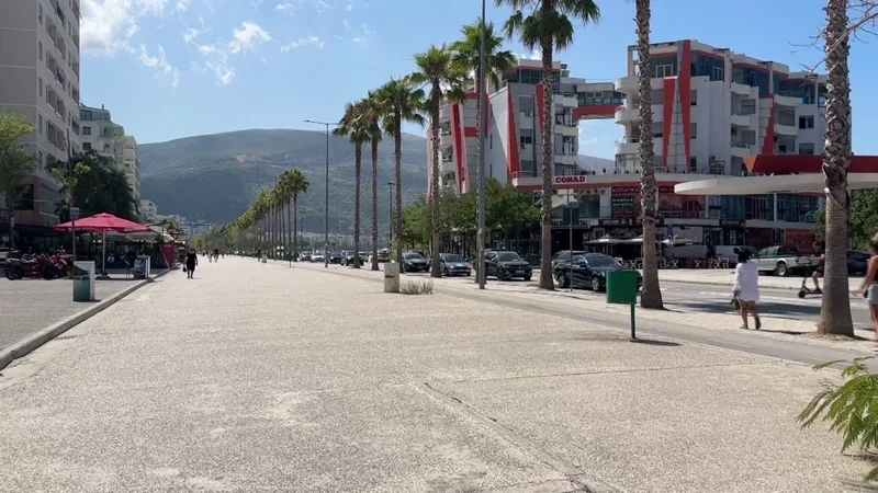 Pas stuhis&euml;, rikthehet plazhi n&euml; Vlor&euml;, pushuesit rikthehen