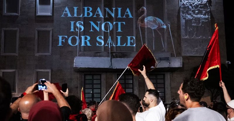 Efekti bumerang/ Rama talli dhe lin&ccedil;oi protestuesit, por ndezi edhe