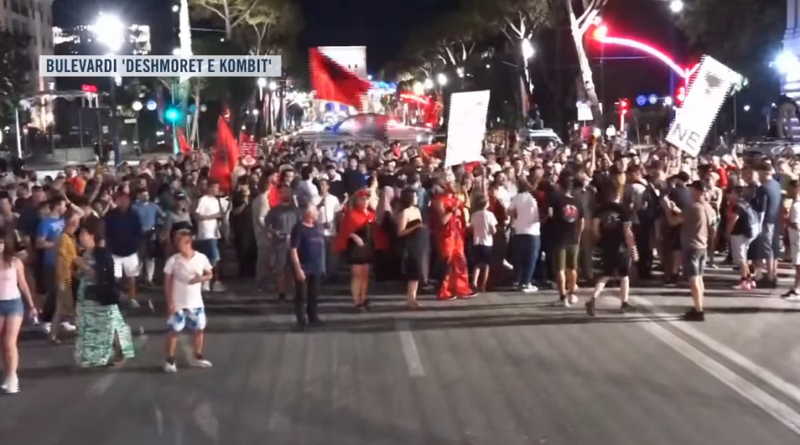 'Rama, jepe dor&euml;heqjen', mbyllet protesta e 55-t&euml; para