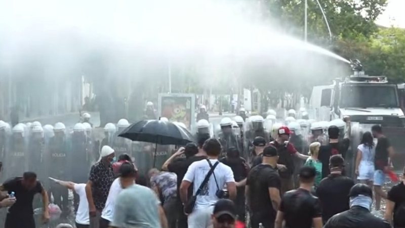 Protestat p&euml;r dor&euml;heqjen e Ram&euml;s/ Prestigjozja franceze: Qindra