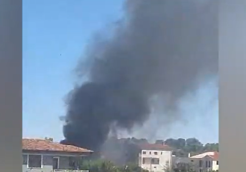 P&euml;rfshihet nga flak&euml;t magazina n&euml; Durr&euml;s