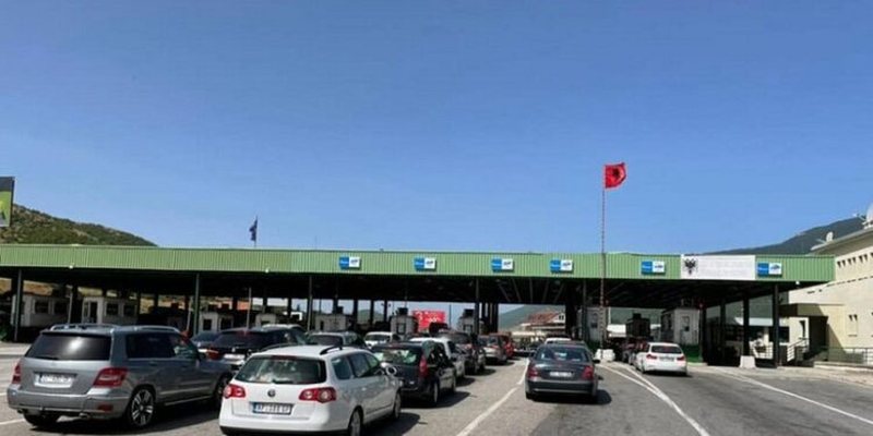 Fluks i lart&euml; pushuesish drejt Shqip&euml;ris&euml; / Qytetar&euml;t nga