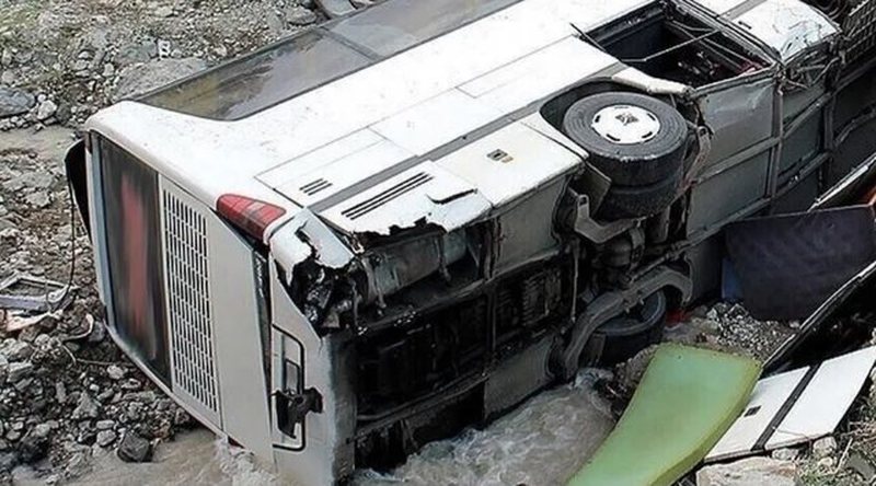 P&euml;rplasen dy autobus&euml; n&euml; Siri, raportohen 19 t&euml; vdekur dhe