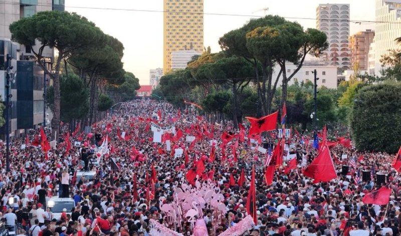 Revolta kund&euml;r Ram&euml;s, qytetar&euml;t nisin organizimin n&euml; sheshin