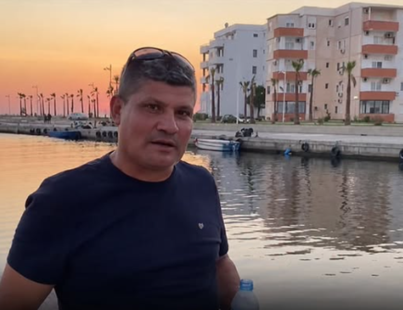 Plagosi me thik&euml; kush&euml;ririn, 60-vje&ccedil;ari i njohur n&euml;