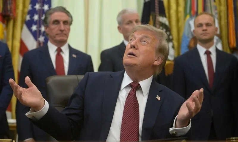 Trump me urdh&euml;r t&euml; ri p&euml;r ushtrin&euml; amerikane: Mos kryeni