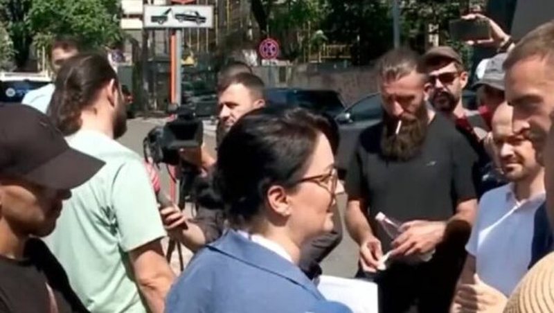 Komiteti Shqiptar i Helsinkit reagon pas shoq&euml;rimit t&euml; protestuesve: