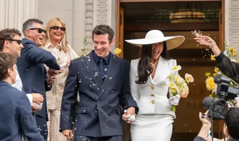 Ishte n&euml; nj&euml; ceremoni tjet&euml;r? Ja pse babai i Callum Turner mungoi