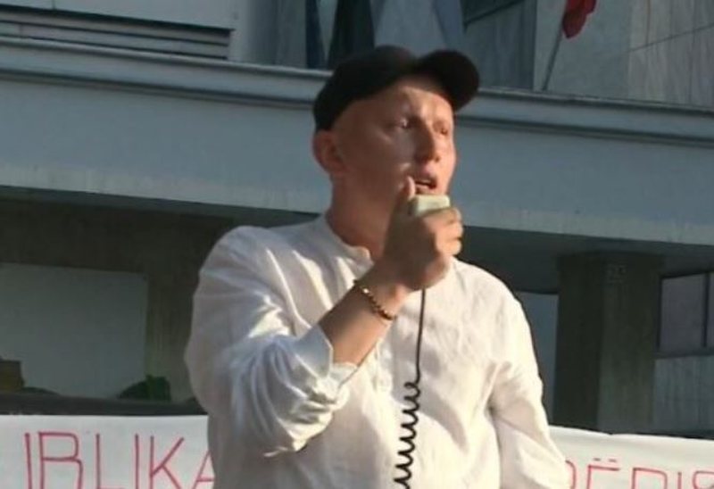 Gazetari komenton protest&euml;n: Policia ka gazin dhe ujin, qytetar&euml;t
