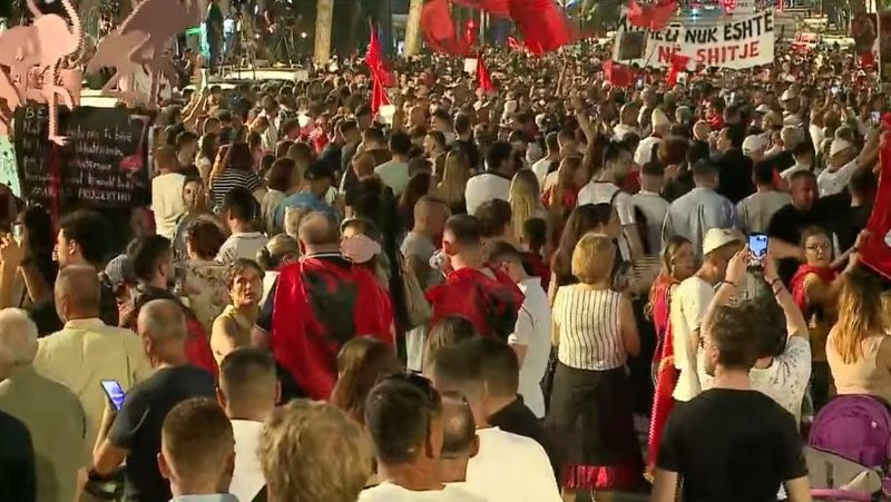 &ldquo;Hap dritaren dhe shih se ke popullin k&euml;tu&rdquo;, shqiptar&euml;t