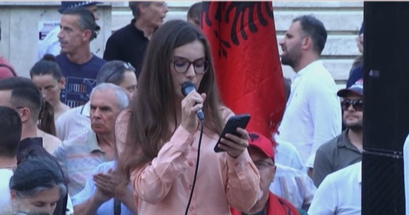 DITA 27/ Protestuesit n&euml; shesh dalin me paket&euml; politike: Ja