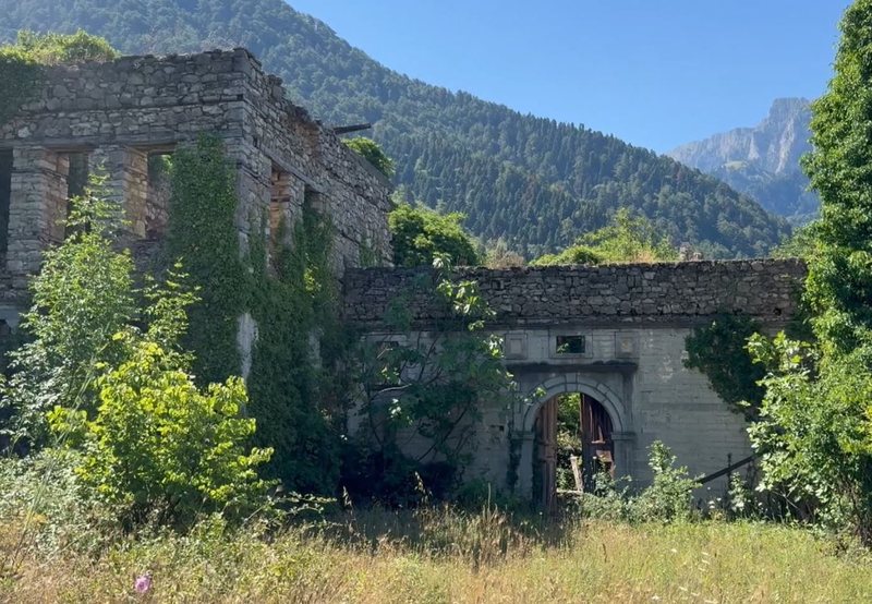 Sht&euml;pia ku lindi i madhi Faik Konica n&euml; harres&euml;, thirrje q&euml;