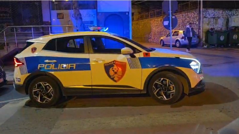 Sherr mes tre personave n&euml; zon&euml;n e ish-Parkut n&euml; Tiran&euml;,