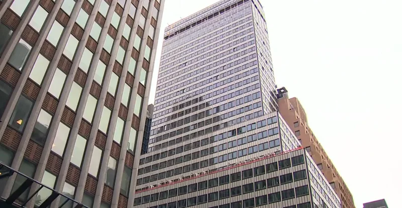 Alarm n&euml; Manhattan/ P&euml;rkulen kolonat mbajt&euml;se t&euml;