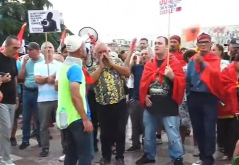 Dhuna ndaj protestuesve, aktivisti: E urdh&euml;ruar nga Balla dhe Manja