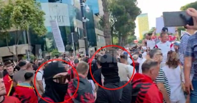 Tensione n&euml; protest&euml;/ Mbledhje t&euml; paligjshme kartash identiteti