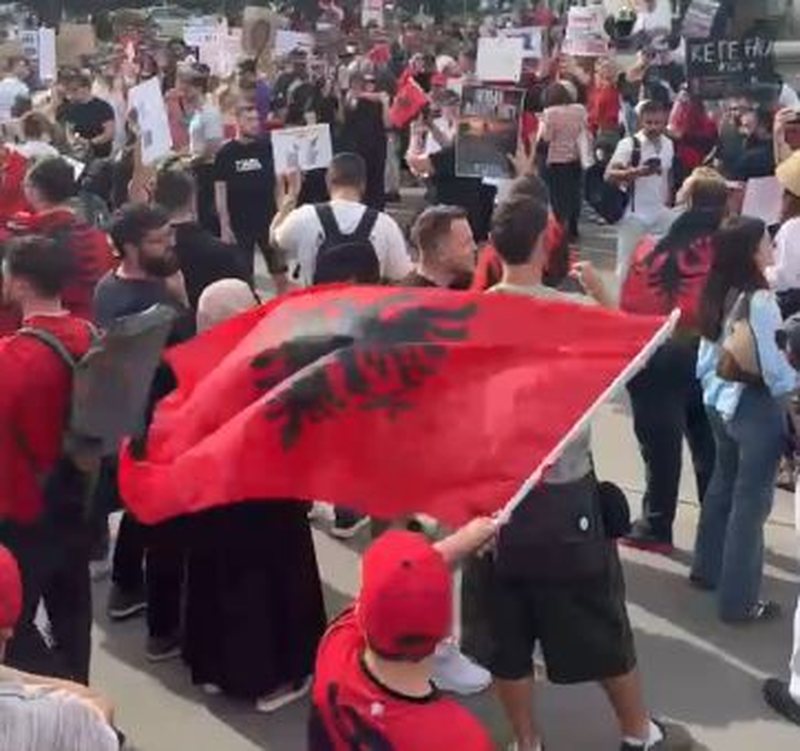 Protesta masive edhe n&euml; Vjen&euml;, shqiptar&euml;t e diaspor&euml;s